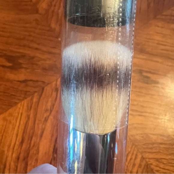 It Cosmetics Heavenly Luxe Complexion Perfection Brush No. 7 Dual Ended Sealed! - Picture 6 of 6